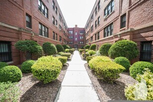 5737 N Winthrop Ave, Unit 48-002 in Chicago, IL - Building Photo