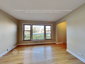 221 N Dryden Pl in Arlington Heights, IL - Foto de edificio - Building Photo
