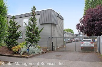9222 N Lombard St in Portland, OR - Foto de edificio - Building Photo