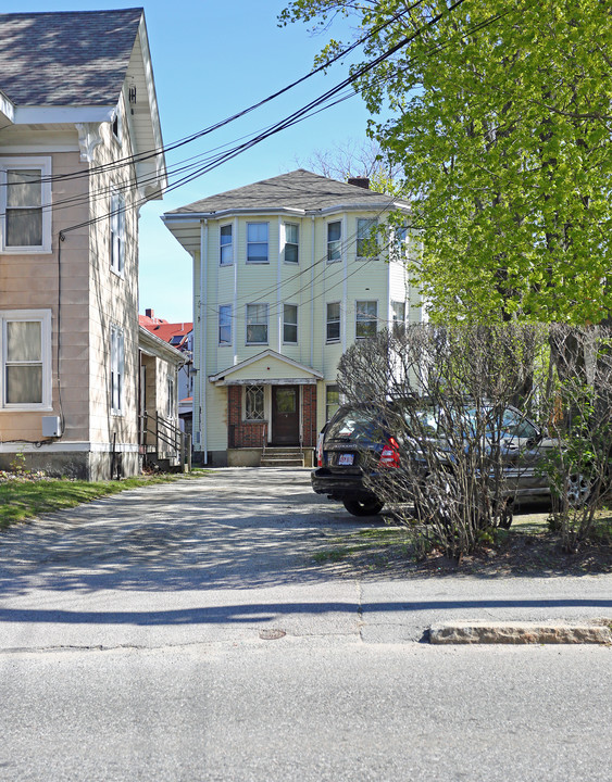 18 Maple St in Waltham, MA - Building Photo