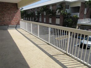 2420 SE 17th St, Unit 208 in Fort Lauderdale, FL - Building Photo - Building Photo