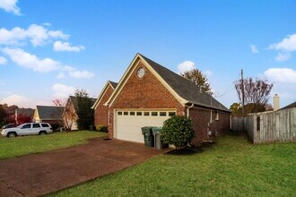 2184 Stone Stream Dr in Memphis, TN - Foto de edificio - Building Photo