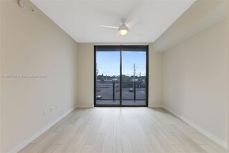 555 NE 8th St, Unit 0429 in Fort Lauderdale, FL - Building Photo - Building Photo