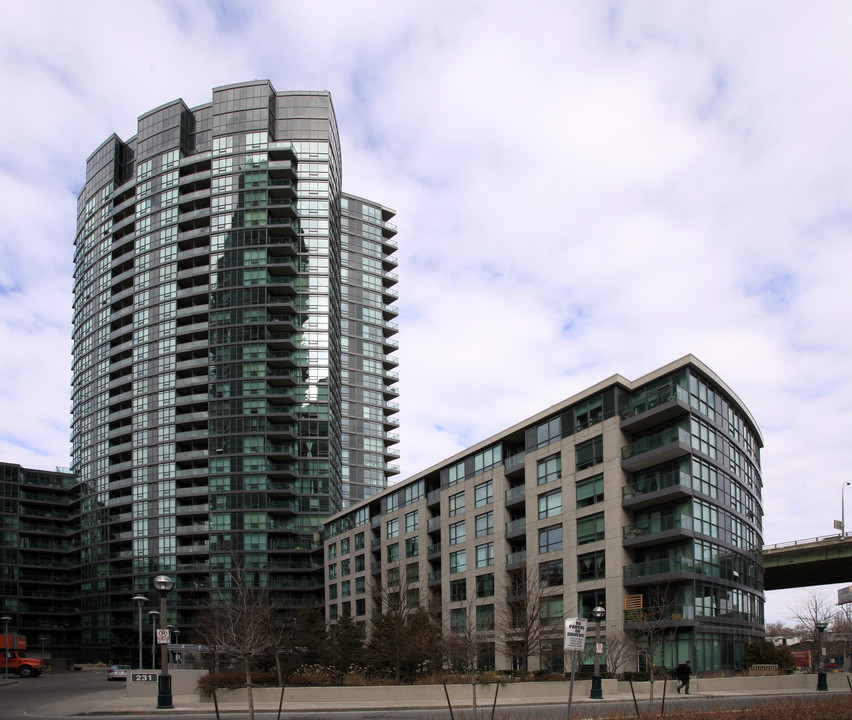 Atlantis in Toronto, ON - Building Photo