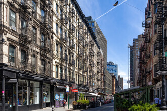 252 Broome St in New York, NY - Building Photo - Building Photo