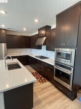 5444 Spg Mountain Ln in Antioch, CA - Foto de edificio - Building Photo