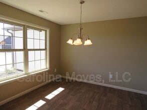 454 Peaksview Dr in Simpsonville, SC - Building Photo - Building Photo