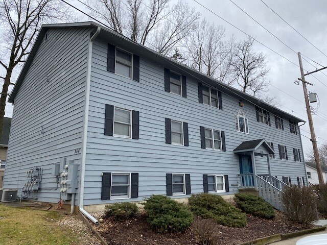 352 College Ave in Valparaiso, IN - Building Photo