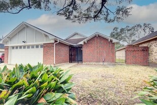 1402 Forest Home Dr in Houston, TX - Building Photo