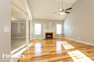 1270 Chapmans Retreat Dr, Unit 0615 in Spring Hill, TN - Foto de edificio - Building Photo