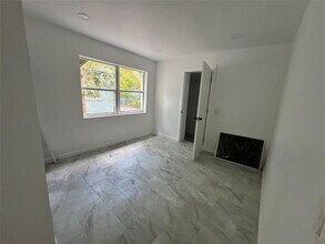 136 NE 60th St in Miami, FL - Foto de edificio - Building Photo