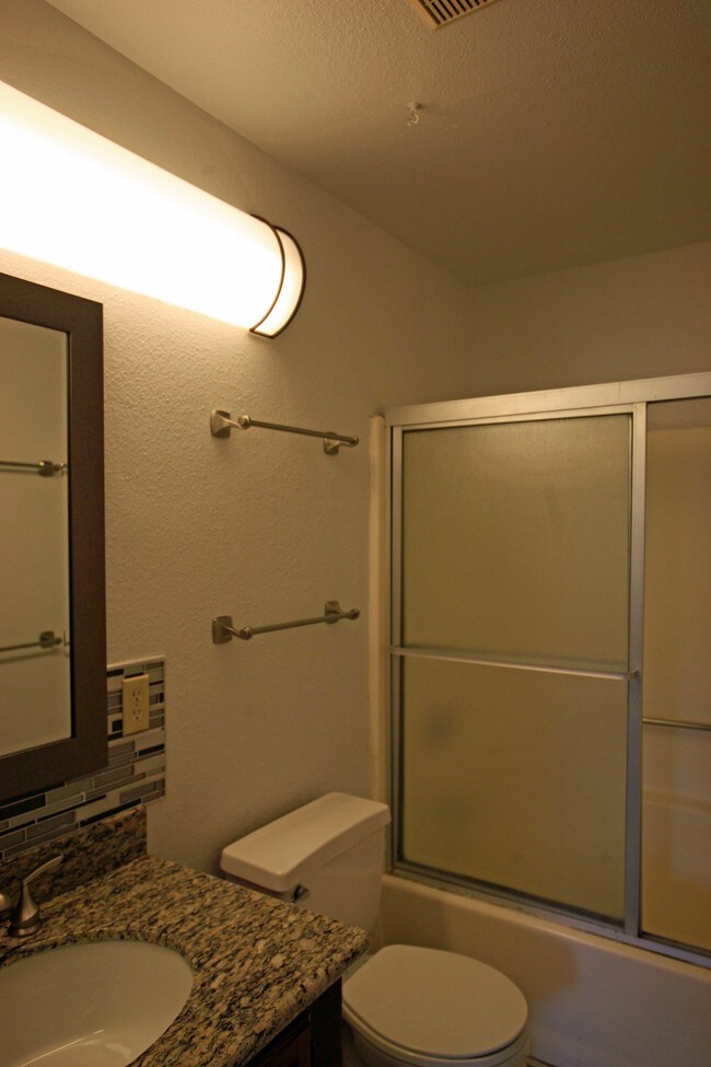 8000 University Ave-Unit -306 in La Mesa, CA - Foto de edificio - Building Photo