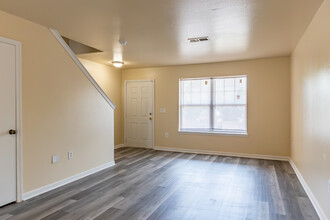 PARK TRAILS APARTMENTS in Columbus, OH - Building Photo - Interior Photo