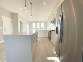 33 Creekstone Dr SW in Calgary, AB - Building Photo - Building Photo