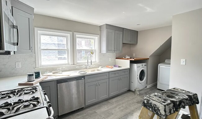 16 Long Ave, Unit 3 in Boston, MA - Building Photo - Building Photo