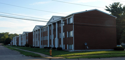 Midvale Apartments in Moline, IL - Building Photo - Building Photo