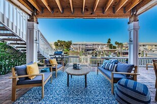 5175 Coquina Key Dr SE in St. Petersburg, FL - Building Photo