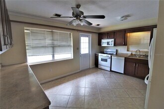 1935 Edgewater Dr in Sarasota, FL - Building Photo - Building Photo