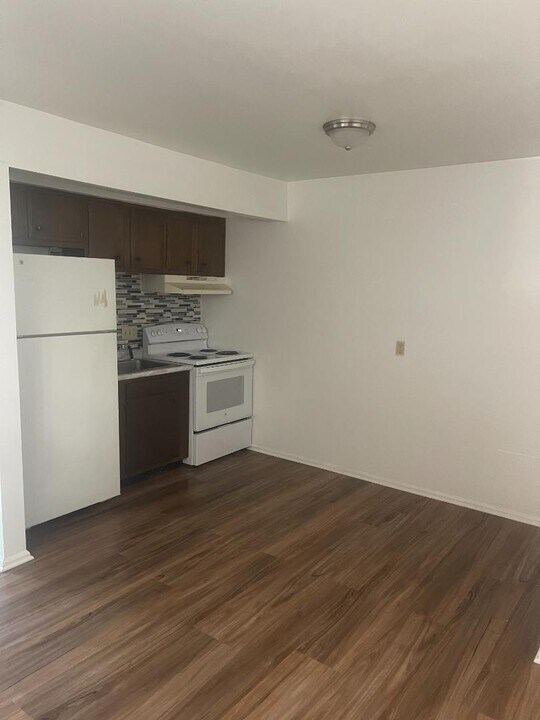 325 W High St in Oxford, OH - Building Photo