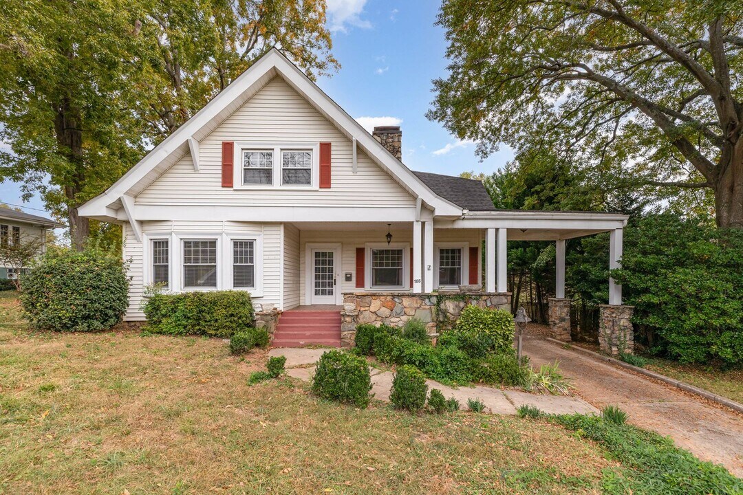 155 8th Ave in Cramerton, NC - Building Photo