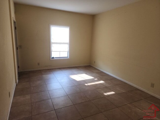 property at 1090 N Washington Ave