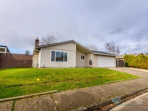 6925 Pierce Dr N in Keizer, OR - Building Photo - Building Photo