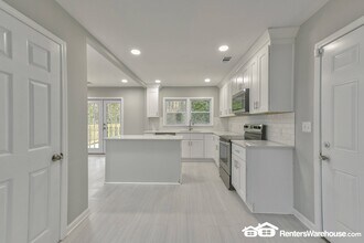 2480 Rockcliff Rd SE in Atlanta, GA - Building Photo - Building Photo