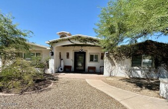 2610 E Nisbet Rd in Phoenix, AZ - Foto de edificio - Building Photo