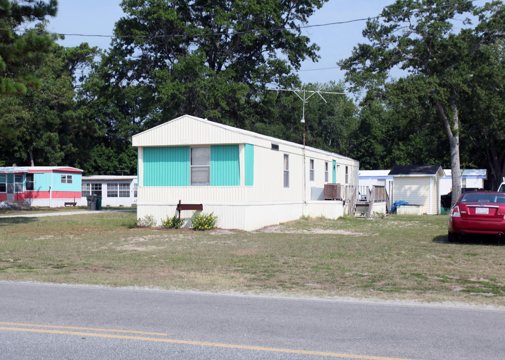 109 Little Kinston Rd in Hampstead, NC - Building Photo