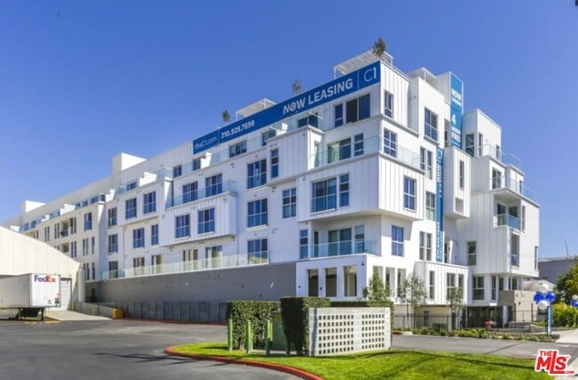 4210 Del Rey Ave-Unit -317 in Marina Del Rey, CA - Building Photo - Building Photo