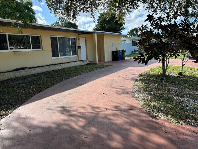 701 W Evanston Cir in Fort Lauderdale, FL - Building Photo - Building Photo