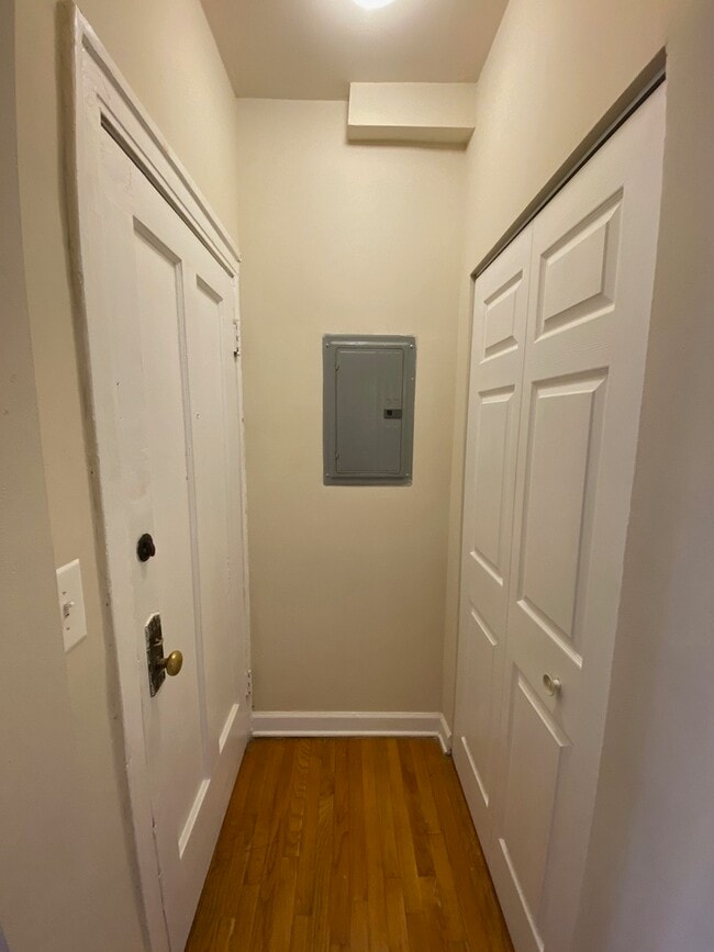 1345 1/2 W Touhy Ave in Chicago, IL - Building Photo - Building Photo