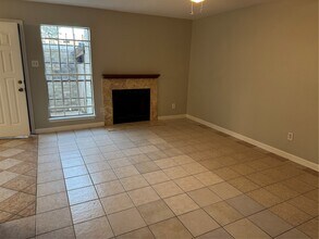 7400 Bellerive Dr in Houston, TX - Building Photo - Building Photo