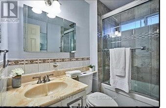 37 Caledon Ct in Oshawa, ON - Building Photo - Building Photo