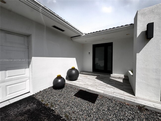 8161 SW 104th St in Miami, FL - Building Photo - Building Photo