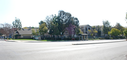 Claremont Villas in Claremont, CA - Building Photo - Building Photo