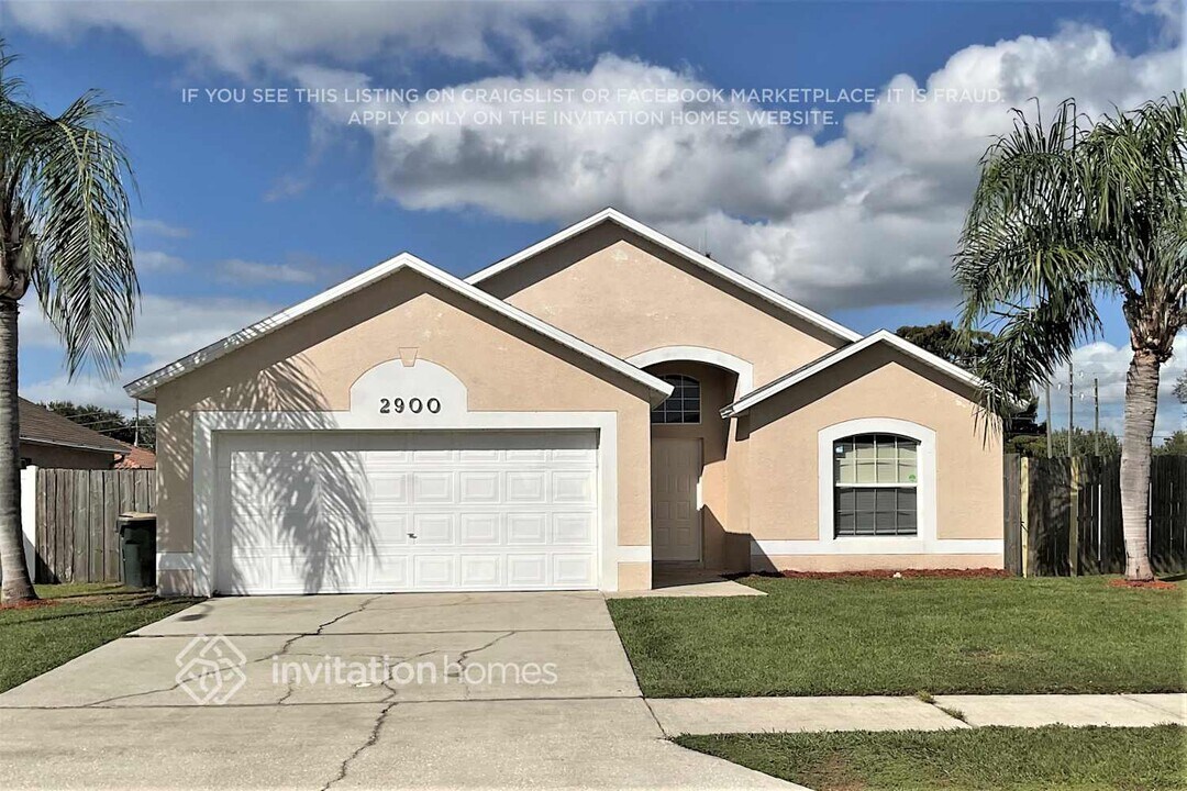 2900 Cool Breeze Cir in St. Cloud, FL - Foto de edificio