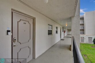 9480 Poinciana Pl in Davie, FL - Building Photo - Building Photo