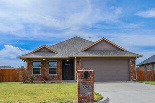324 SW 147th St in Oklahoma City, OK - Building Photo