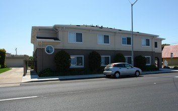 202 E Lake Ave in Watsonville, CA - Building Photo - Building Photo