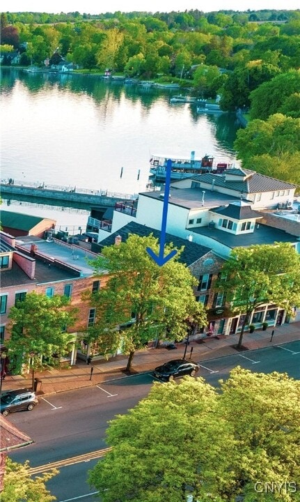 18 E Genesee St in Skaneateles, NY - Building Photo