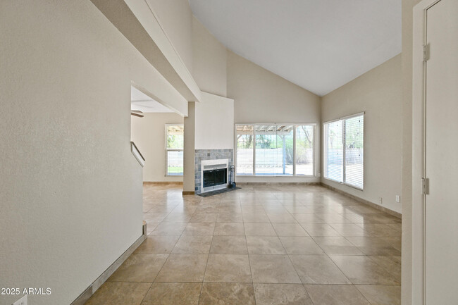 1022 W Estrella Dr in Chandler, AZ - Building Photo - Building Photo