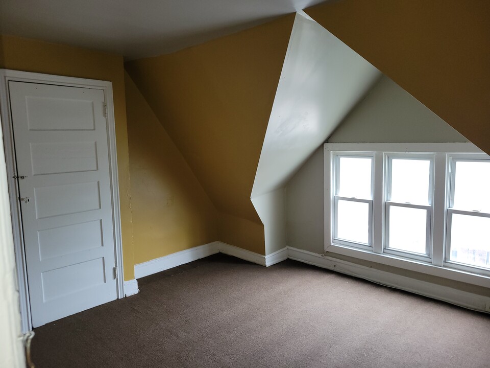 32 N Saint Bernard St, Unit #3 in Philadelphia, PA - Foto de edificio