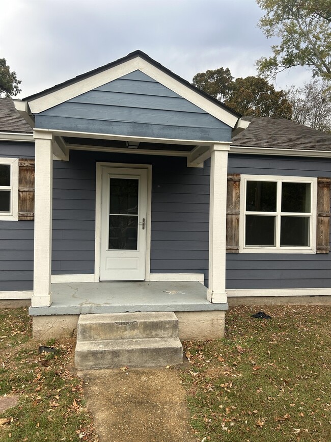 property at 130 Everglades Blvd