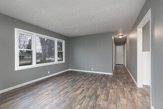 916 E Farm Rd 182 in Springfield, MO - Building Photo - Building Photo