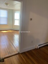 28 Plymouth St, Unit 2 in Cambridge, MA - Building Photo - Building Photo