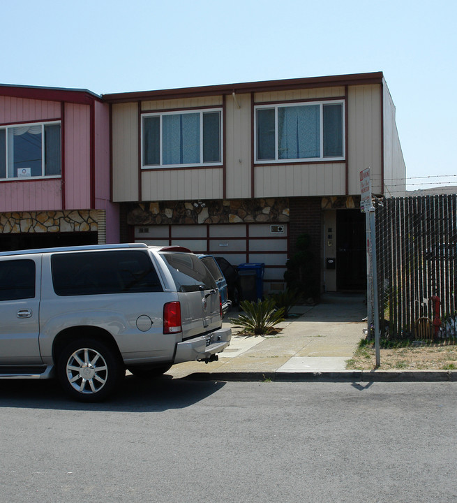 13 Velasco Ave in Daly City, CA - Foto de edificio