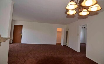 3930 Roxanne Ave in Los Angeles, CA - Foto de edificio - Building Photo