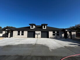 10024 W Hwy 199 in Poolville, TX - Building Photo