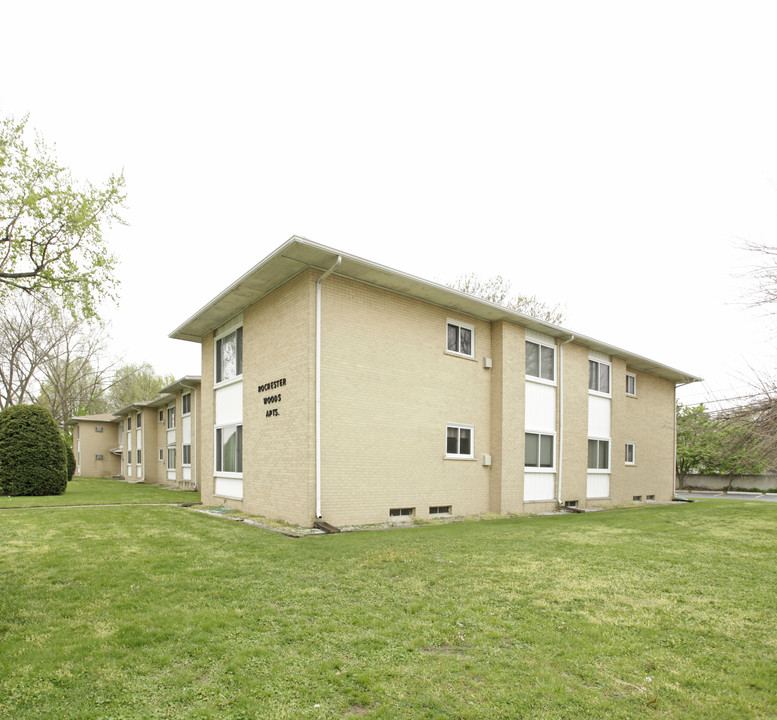 Rochester Woods in Clawson, MI - Building Photo